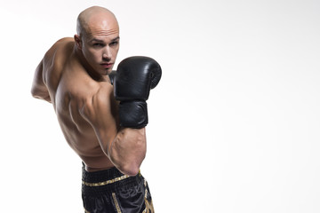 Mann Kickboxer mit Boxhandschuh