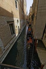 Fototapeta na wymiar Gondola berthed