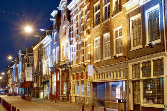 Amsterdam: typical street scenery at night.