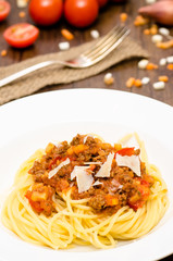 Spaghetti Bolognese im Hochformat