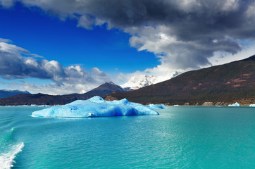 Argentino Lake with ice floes, Patagonia, Argentina