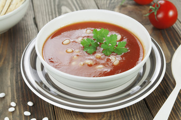 Tomato soup with white beans