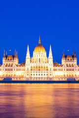 Fototapeta na wymiar Hungarian Parliament in the blue hour
