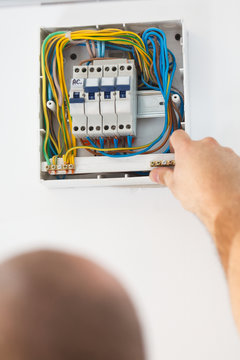 Fixing Electric Fuse at Home