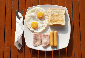 Breakfast in the morning light