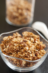 Selbstgemachtes Granola Müsli mit Quinoa