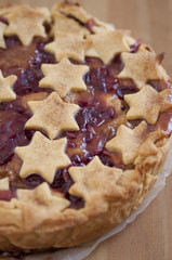 Festlicher Apfel Kirsch Karamell Kuchen