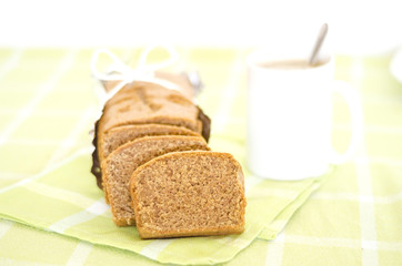 Butter and cinnamon cake for breakfast or coffee time