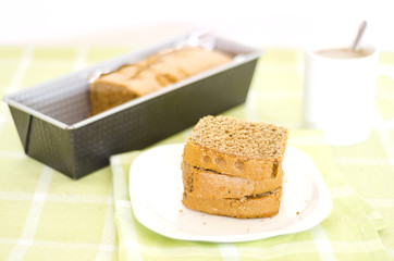 Butter and cinnamon cake for breakfast or coffee time