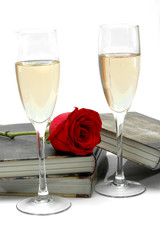 Champán, libro y rosas