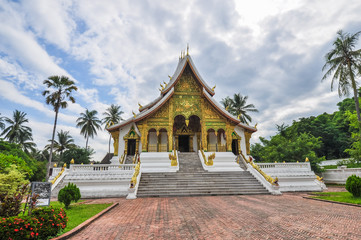 Naklejka premium Golden wall temple