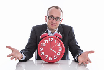 Feierabend - Mann isoliert mit einer Uhr 16.00 Uhr