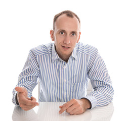 Mann als Verkäufer isoliert im Hemd - Fachmann