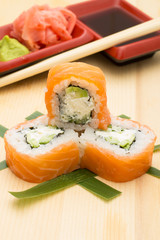 salmon sushi roll