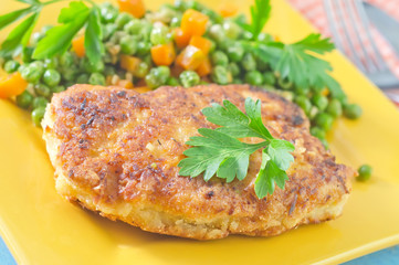 chicken breast and green peas
