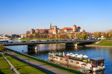 Fototapeta na wymiar Kraków Panorama z Zamku Królewskiego na Wawelu i Wisły