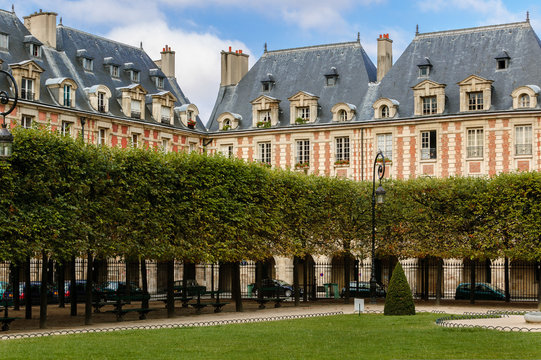 Place Des Vosges Square In Le Marais, Paris, France