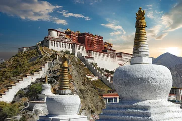 Deurstickers China Het Potala-paleis in Tibet tijdens zonsondergang