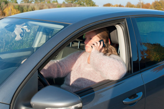 Telefonieren im Auto Verboten