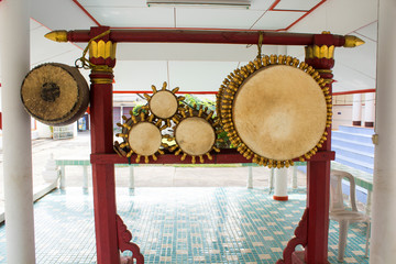 Naklejka premium the Ancient Drum and drumsticks