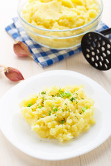 Mashed potatoes sprinkled with scallion and dill