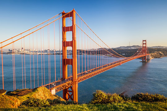 Fototapeta Fototapeta Most Golden Gate w San Francisco podczas wschodu słońca ścienna