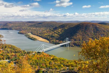 Fototapeten Bridge Over the Hudson River Valley in Fall © deberarr