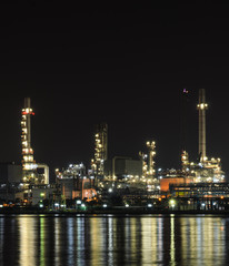 Fototapeta na wymiar Oil refinery plant in night scene