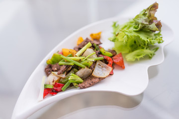 Black pepper spicy stir fried beef with onions