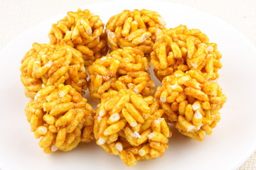 Puffed rice with molasses of Indian subcontinent