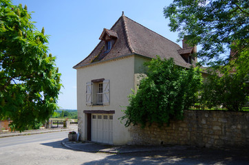 フランス、ミディピレネー地方の民家