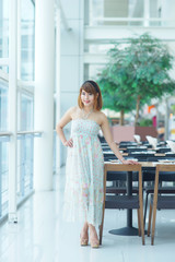 Beautiful young woman posing in a restaurant