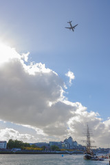 Fototapeta na wymiar Plane over Dublín