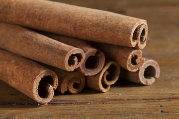 dried cinnamon sticks