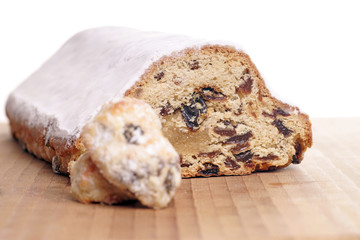 Christstollen mit Weihnachtsgebäck