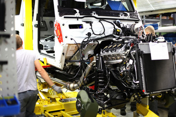 Fototapeta premium Angestellter bei der Herstellung