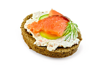 Sandwich with smoked salmon and cream