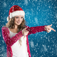 Obraz premium Beautiful christmas woman