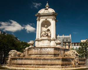 Fototapeta na wymiar Fountain Saint-Sulpice