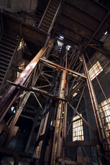 Cage d'ascenseur usine abandonnée