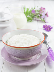 Obraz na płótnie Canvas Rice porridge with milk