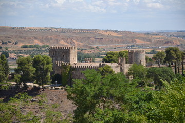 Fototapeta na wymiar Castillo de San Servando en Toledo
