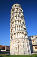 Słynna Krzywa Wieża w Pizie na Placu Cudów, Toskania we Włoszech - obrazy, fototapety, plakaty