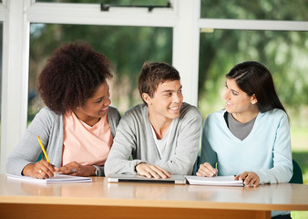 Obraz premium Students Looking At Friend While Sitting In Classroom