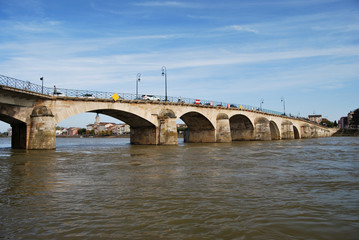 Fototapeta na wymiar Most na Saône Mâcon