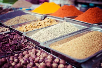 Schilderijen op glas Traditional spices market in India. © Curioso.Photography