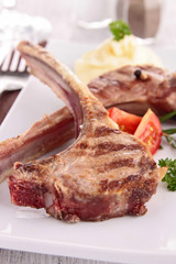 cooked lamb chop .