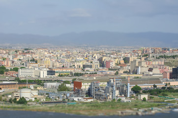 Fototapeta na wymiar Widok z lotu ptaka na przedmieściach dzielnicy przemysłowej