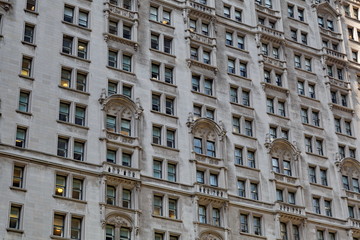 Fototapeta premium Fasada starego budynku z białego kamienia