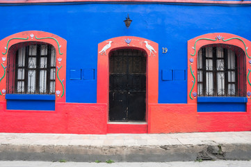 Obraz premium Colonial architecture in San Cristobal de las Casas (Mexico)